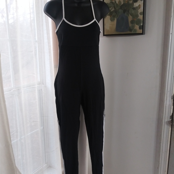 Active wear jumpsuit - Picture 3 of 9